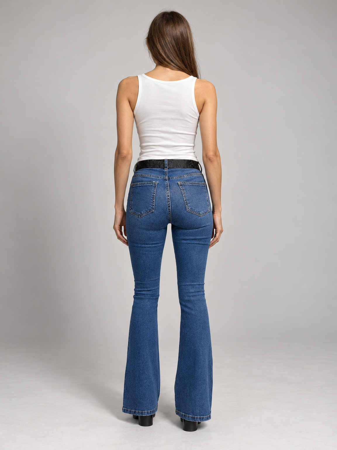 09-jean-modelo-espalda